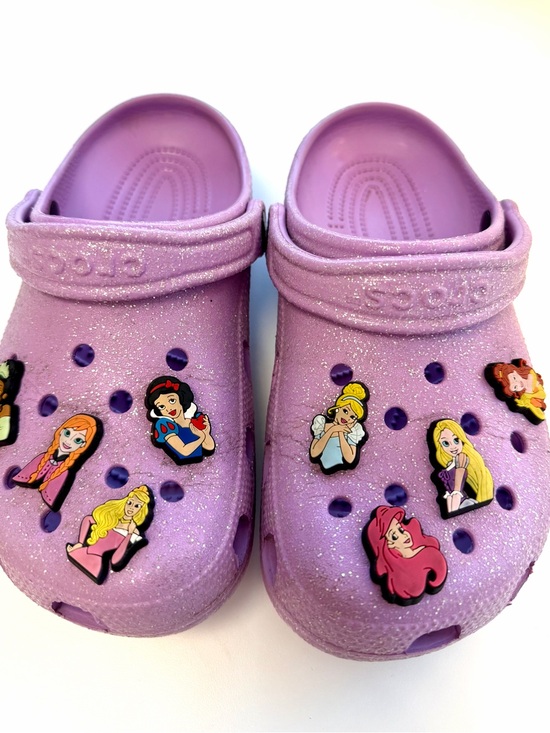 CROCS Shoes - DISNEY CROCS Glitter Lilac Clog - With PRINCESS Charms - Women’s Size 7